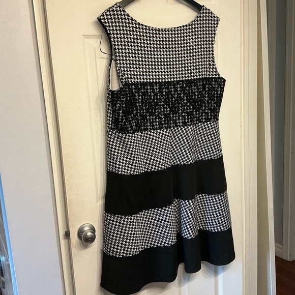 Michel Studio Black and White Checkered Midi Dress - Picture 13 of 13